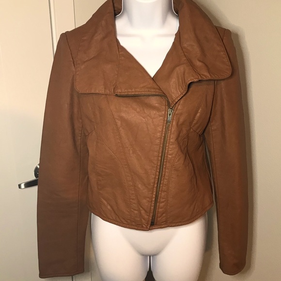 The Limited Jackets & Blazers - 🔴 4/$15 LIMITED faux vegan leather jacket in EUC